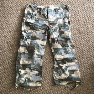 Women’s blue camo capris